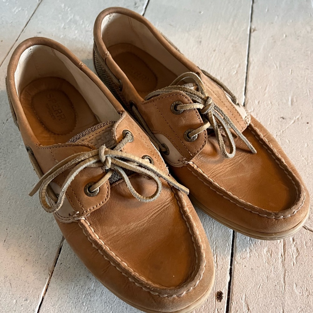 Women’s Sperrys 7.5